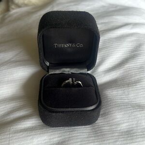 Tiffany T Wire Ring in White Gold